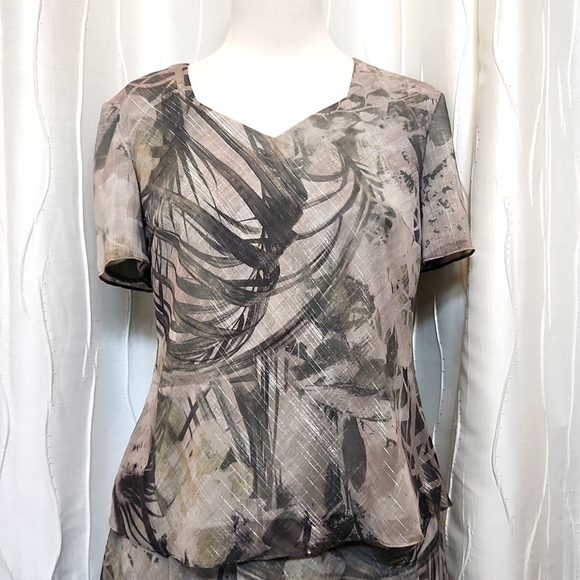 Truffles Green Floral Top and matching skirt - Picture 2 of 5